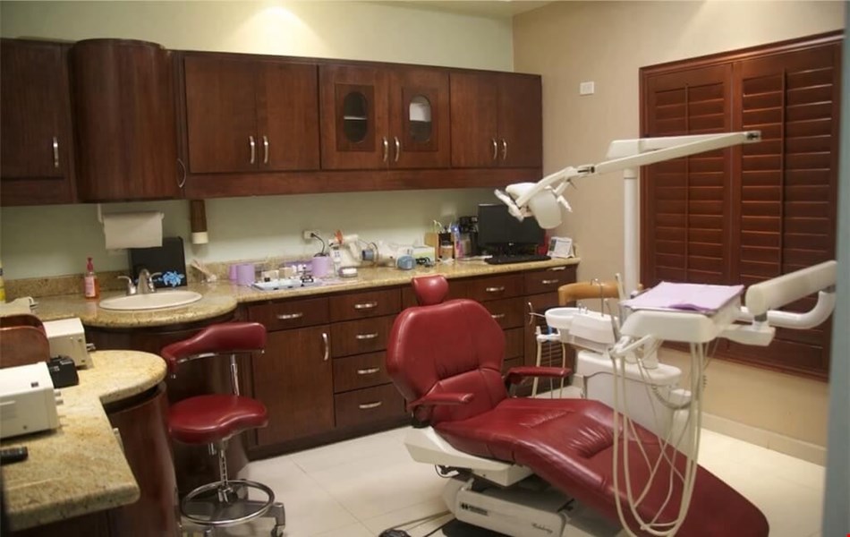 Isaias Iniguez, D.D.S. Cosmetic Dental Clinic 2
